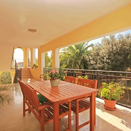 Grbin Gostinjska kuća 3*